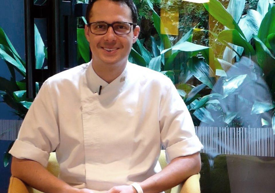 Patrick Rodríguez studied the Master in Culinary Arts & Kitchen Management at EUHT StPOL. He did his internship in the two Michelin star restaurant Moments