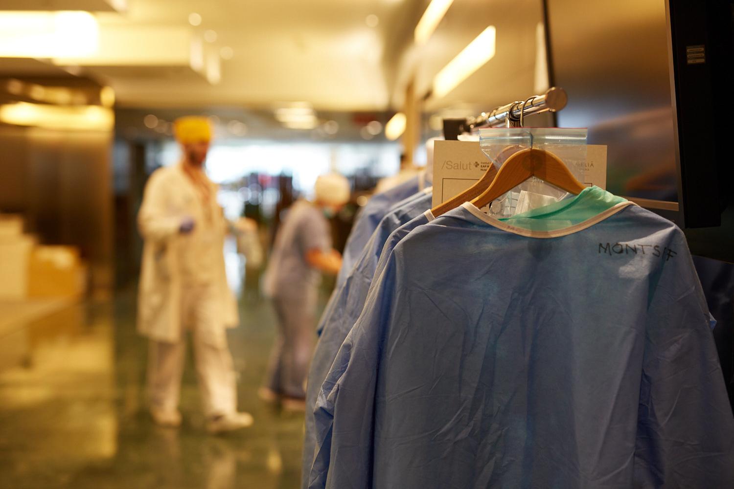 Emergencia sanitaria COVID19. Asistencia en el Hotel Meliá Barcelona Sarrià, convertido en "Hotel Salut" dependiendo del Hospital Vall d'Hebron. (© Enrique Aranda)