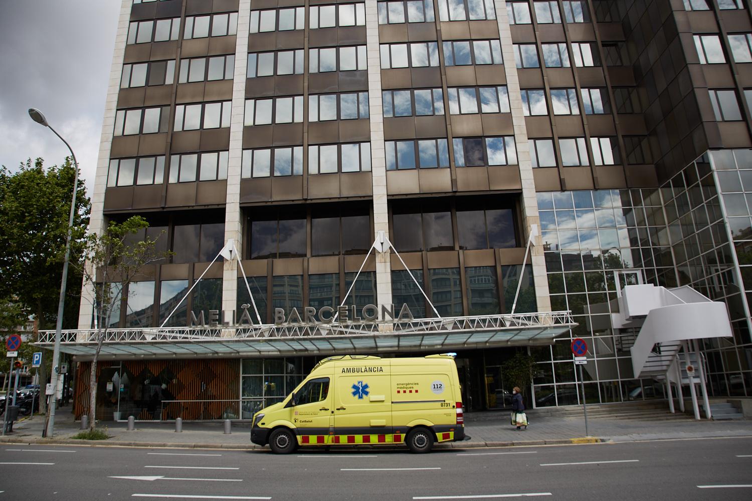 Emergencia sanitaria COVID19. Asistencia en el Hotel Meliá Barcelona Sarrià, convertido en "Hotel Salut" dependiendo del Hospital Vall d'Hebron. (© Enrique Aranda)