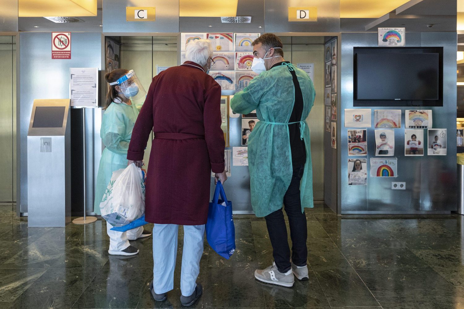 Emergencia sanitaria COVID19. Asistencia en el Hotel Meliá Barcelona Sarrià, convertido en "Hotel Salut" dependiendo del Hospital Vall d'Hebron. (© Enrique Aranda)