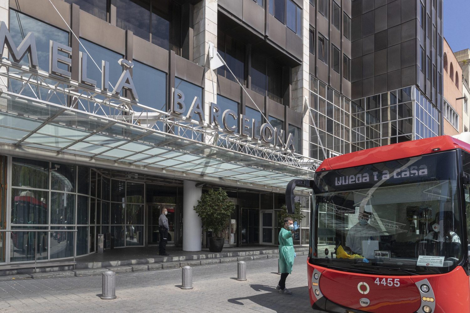 Emergencia sanitaria COVID19. Asistencia en el Hotel Meliá Barcelona Sarrià, convertido en "Hotel Salut" dependiendo del Hospital Vall d'Hebron. (© Enrique Aranda)