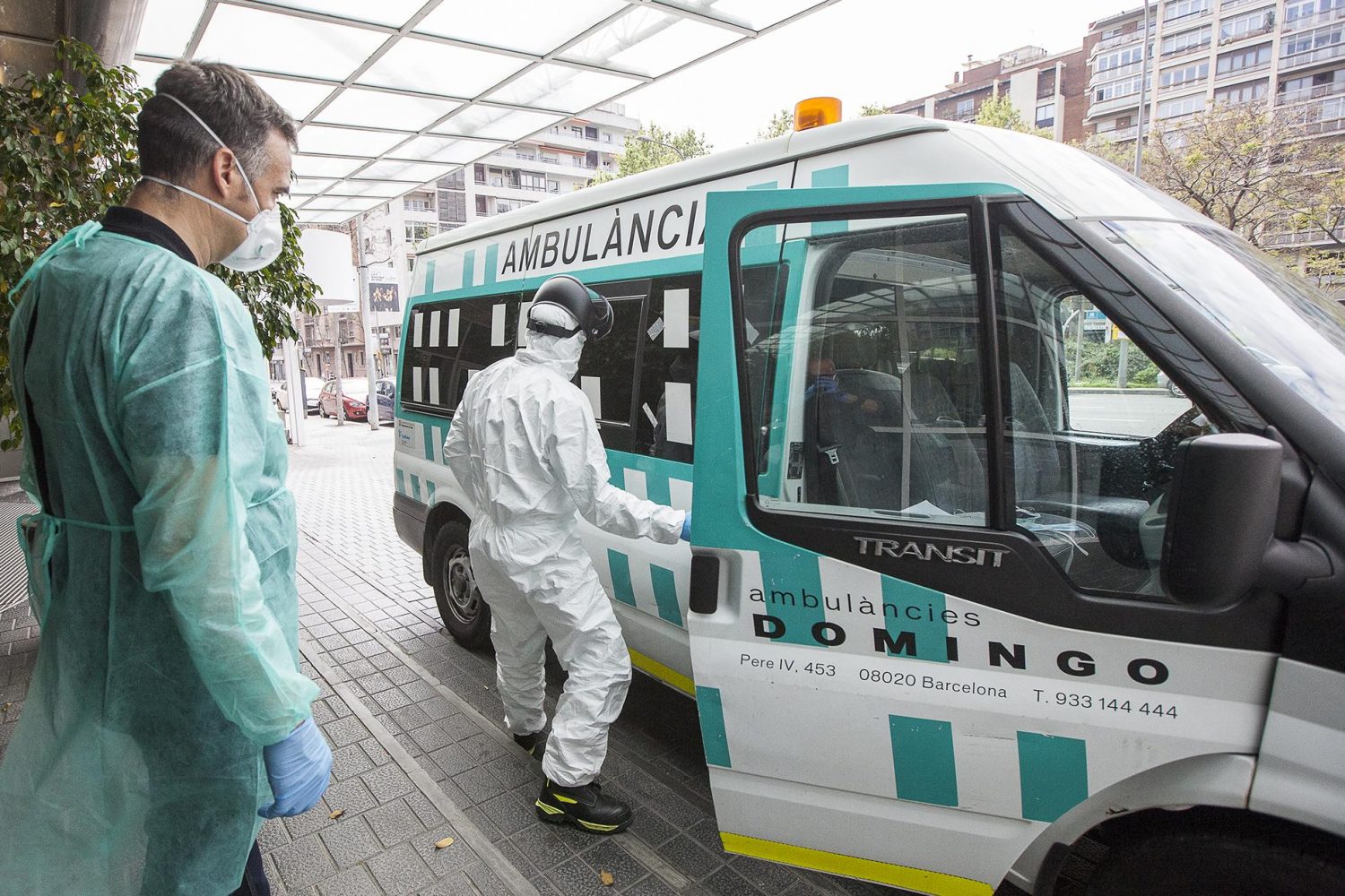 Emergencia sanitaria COVID19. Asistencia en el Hotel Meliá Barcelona Sarrià, convertido en "Hotel Salut" dependiendo del Hospital Vall d'Hebron. (© Enrique Aranda)