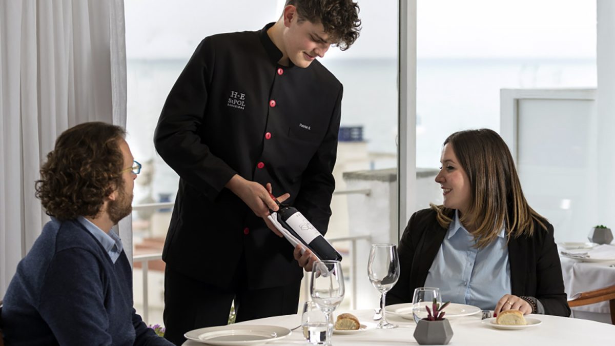 LA IMPORTANCIA DEL SERVICIO DE SALA EN UN RESTAURANTE - Hotel-Escuela de Sant Pol de Mar (EUHT StPOL)